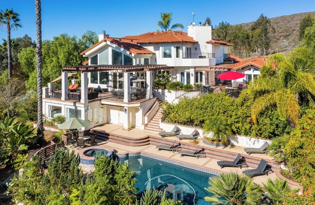 Private Estate w/Pool, Hot Tub & Tennis Court Near Encinitas | The Ranch