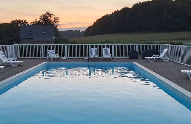 Private estate with 10 rooms, large park and swimming pool
