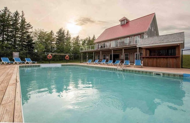 Private, Executive Condo with Hot Tub