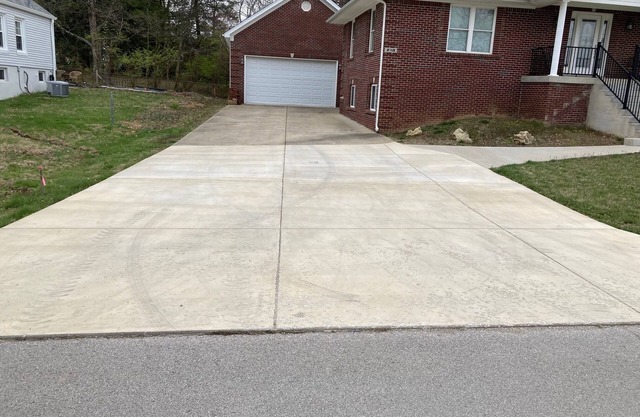PRIVATE EXECUTIVE HOME 2 BR, COVERED PORCH, CLOSE TO PGA, EATS, SHOPS & XWAY