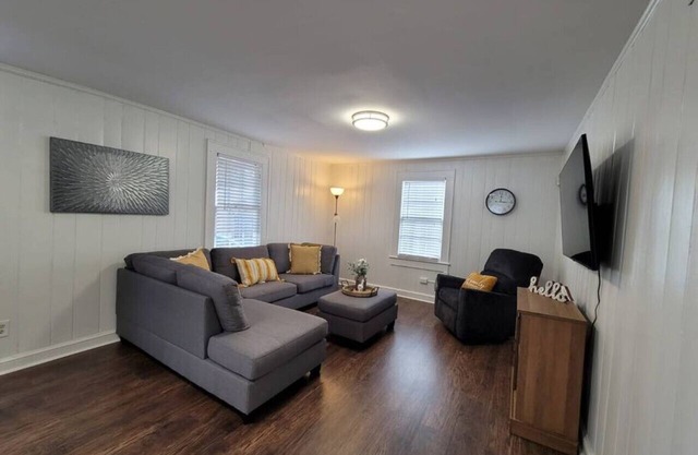 Private Getaway In Midtown 2bedroom- SLEEP 5