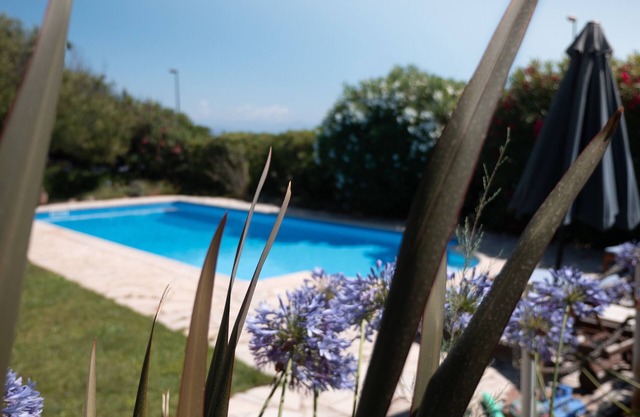 Private Guest House on Cap d'Antibes with sea view, Pool and parking !