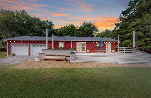 Private home in the woods 25 min to Nashville!