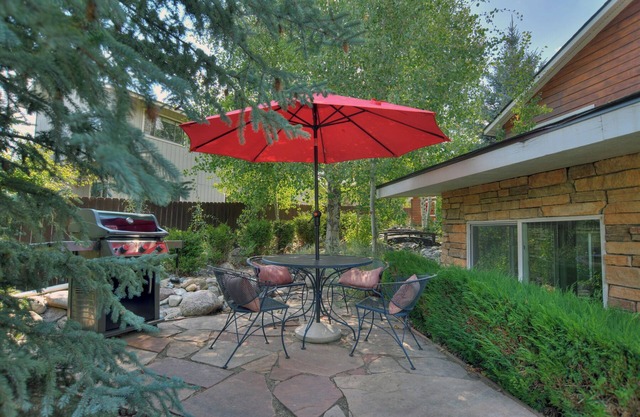 Private Home with Garden Patio near downtown Durango