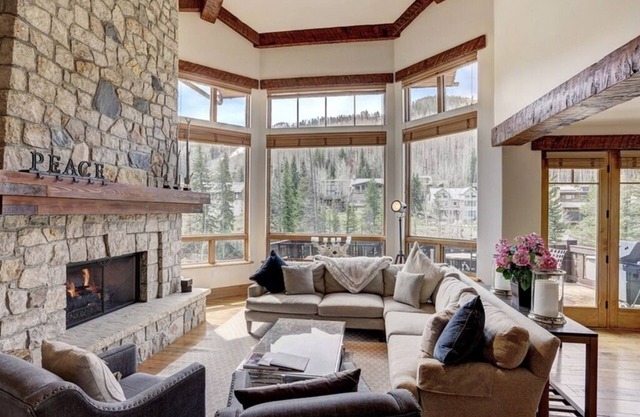 Private, luxury 4BR in Lionshead along Gore Creek - hot tub, walk to lift, views