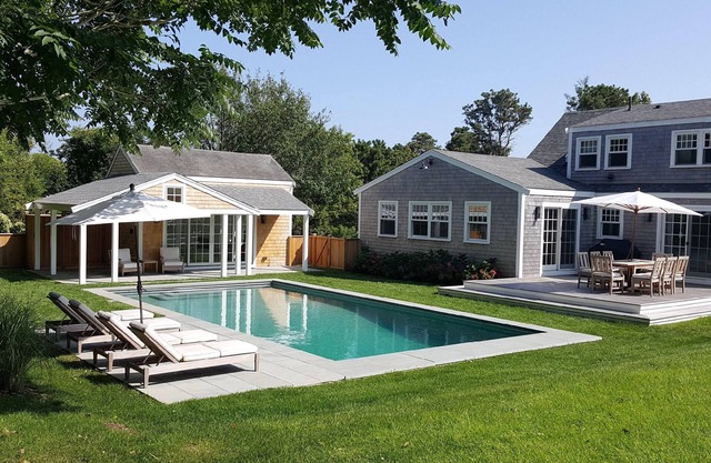 PRIVATE LUXURY HOME with CABANA/GUEST HOUSE and POOL near TOWN, CISCO, & BEACHES