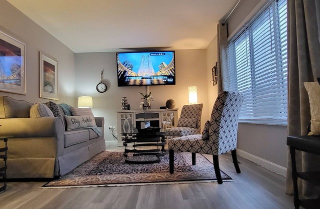 Private luxury suite in Westlake!