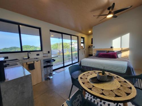 Private Mango Surf Studio with WiFi Hot Water and AC