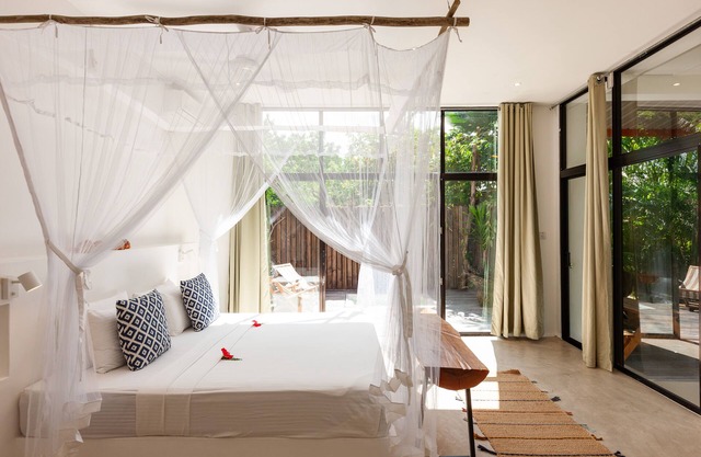 Private Mini Pool + Free Wifi + Outdoor Shower at la Pointe Beach Huts