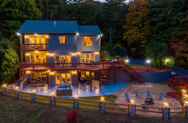 Private Mtn Home with views, Hot Tub, 3 Fireplaces, Steam Shower, Pizza Oven