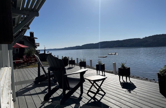 Private North Shore Waterfront Home