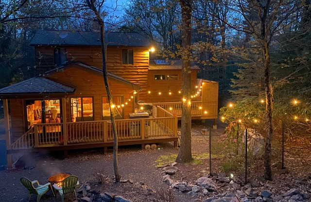 Private Poconos home, close to lake, ski-lodge vibe