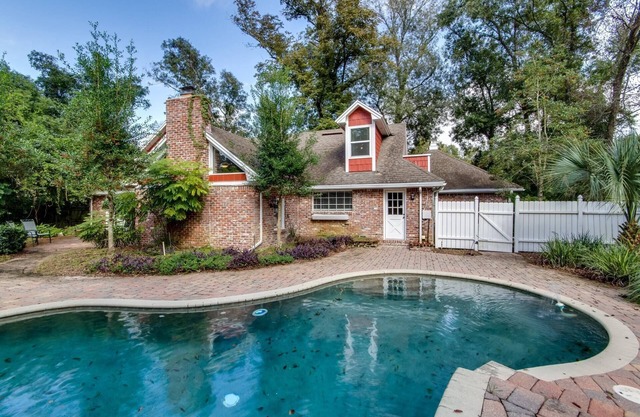 Private Pool |1/2 Acre Wooded Lot |Feels Like an Authentic English Cottage |Fenced |Dogs Ok |3 Bikes