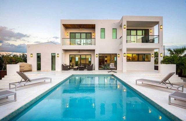 Private Pool, 5 mins from Long Bay Beach Paradise