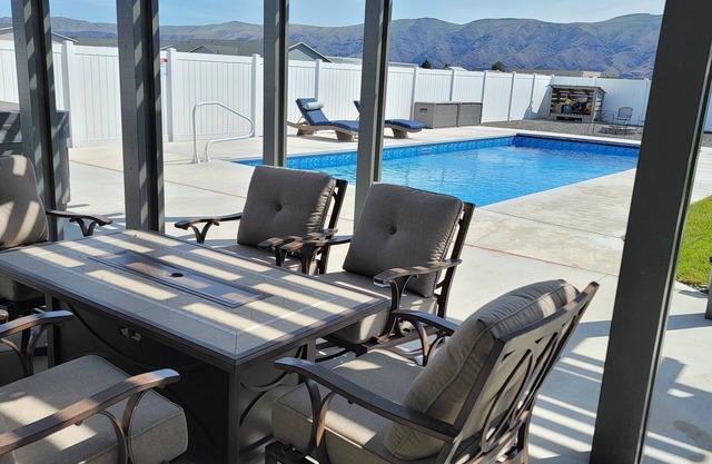 Private Pool, Hot tub & large yard just waiting for you to enjoy.
