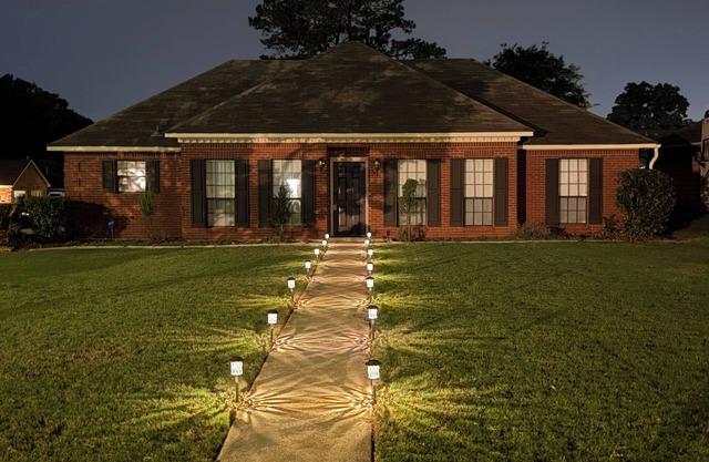 PRIVATE POOL PARADISE located in peaceful & quiet neighborhood in Prattville AL
