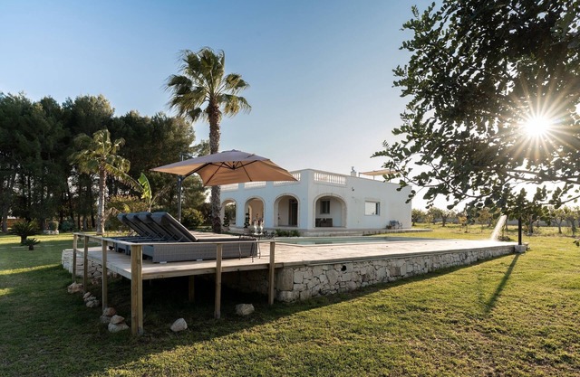 Private pool, sleeps 6,fenced, yes pets, pine forest, pizza oven, 10 km Reserve