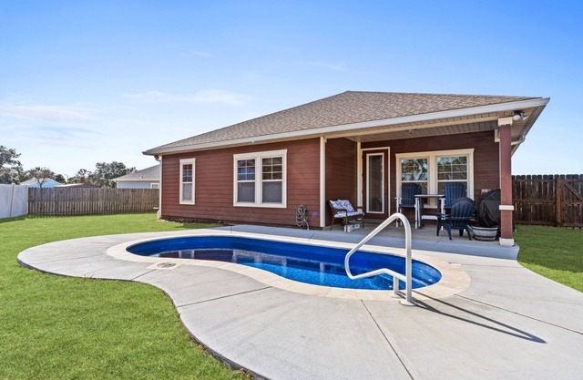 Private Pool | 2-Min Golf Cart to Beach | Close to 30A