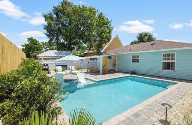 Private pool + Walk to the Beach + Fast WiFi + 5 min to 30A-West End PCB