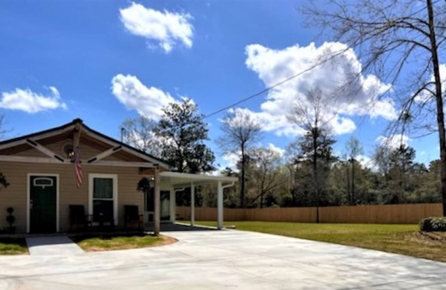 Private & Quiet Country Cottage close to town! Playground, Grill, Deck w/Seating