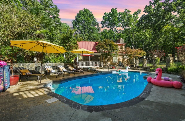 Private Retreat w/Hot Tub, Pickleball, Games & Gym