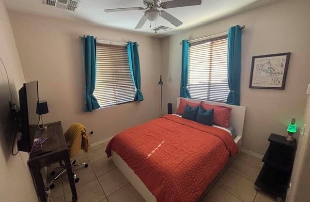Private Retro Pad~Quiet & Mod Vibe~15 min to Downtown & Airport