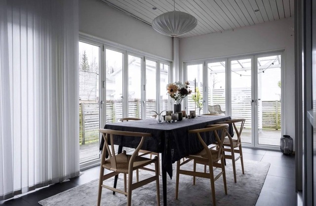 Private room nearby lake with view to the garden