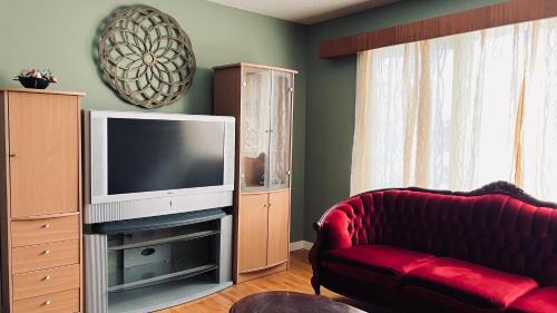 Private Rooms Close to NAIT Guest House For Men Only