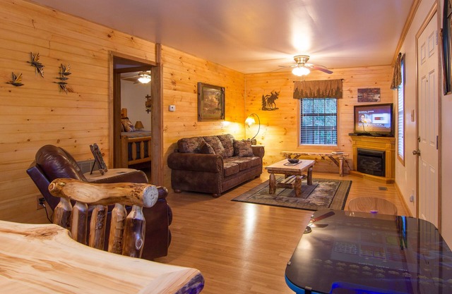 Private, Super Fast WiFi Free, NFL Sunday, VideoArcade, Fishing & 2 Pools, Gated