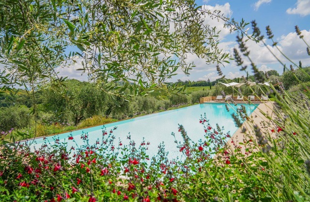 Private Villa with sauna, hot tub, A/C, WIFI, private pool, TV, veranda, close to Montepulciano