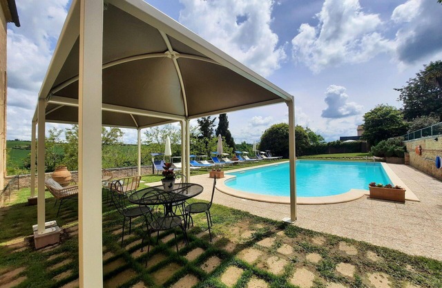 Private Villa with private pool, A/C, WIFI, TV, terrace, panoramic view, close to Montalcino