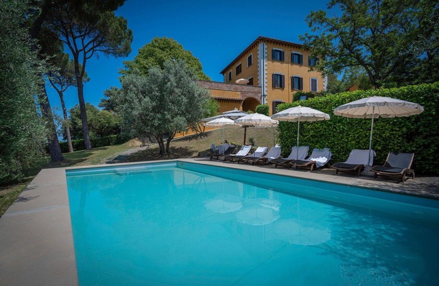 Private Villa with hot tub, WIFI, private pool, A/C, TV, terrace, pets allowed, panoramic view