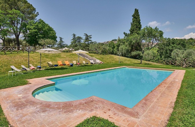 Private Villa with A/C, WIFI, private pool, TV, patio, panoramic view, parking, close to Perugia