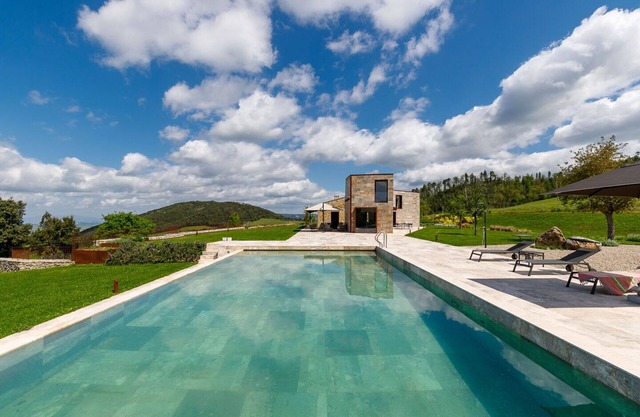 Private Villa with A/C, hot tub, WIFI, private pool, patio, pets allowed, close to San Gimignano