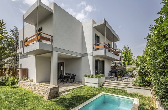 Private Villa with BBQ & Pool