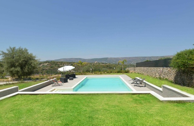 Private Villa with private pool, A/C, WIFI, TV, terrace, pets allowed, panoramic view, parking