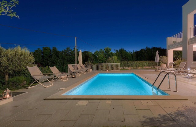 Private Villa with private pool, WIFI, A/C, TV, terrace, pets allowed, panoramic view, parking