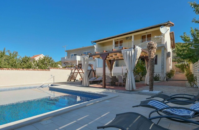 Private Villa with private pool, A/C, WIFI, TV, patio, pets allowed, panoramic view, parking