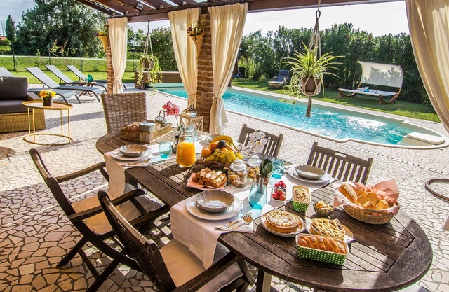 Private Villa with private pool, WIFI, A/C, hot tub, TV, pets allowed, panoramic view, parking