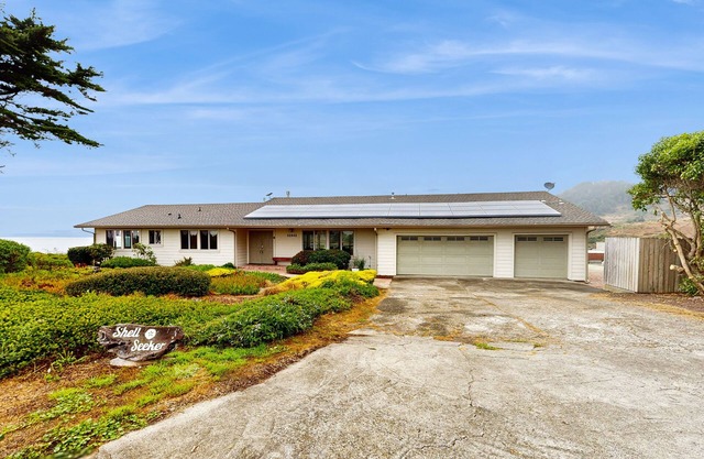 Private Waterfront Home with Private Hot Tub and Central Heat - Walk to Ocean