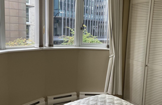 Private West Coast Townhouse in the Heart of Coal Harbour - Courtyard Secure