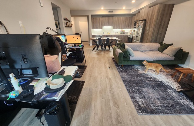 Private Zen Den in a West Oakland condo, Fast WiFi, AC, Direct Bus to BART & SF