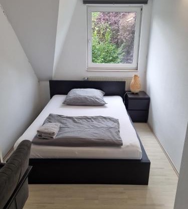 Privates Doppelbettzimmer mit gemeisamer Küche bei Hamburg City und Airport