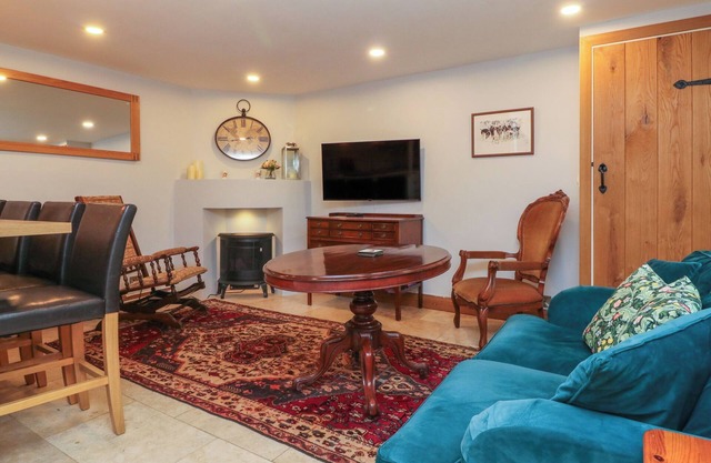 PROFFITTS COTTAGE, pet friendly in Dulverton