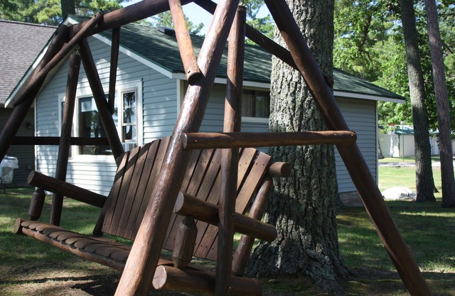 PROMO 20% WEEKLY AND MONTHLY DISCnCharming Lake View Cabin with Resort Amenities