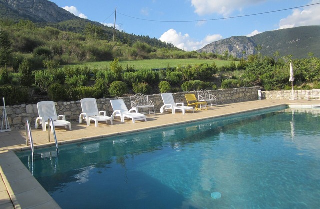 PROMO!22. 06-6. 07. Quiet farmhouse dependence near Sisteron with swimming pool