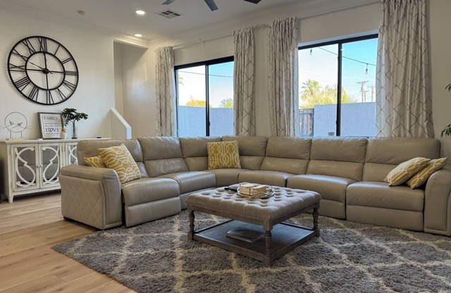 PROMO 5% & 10% DISCOUNTSnRemodeled Gem! Modern Home Near Airport & Old Town