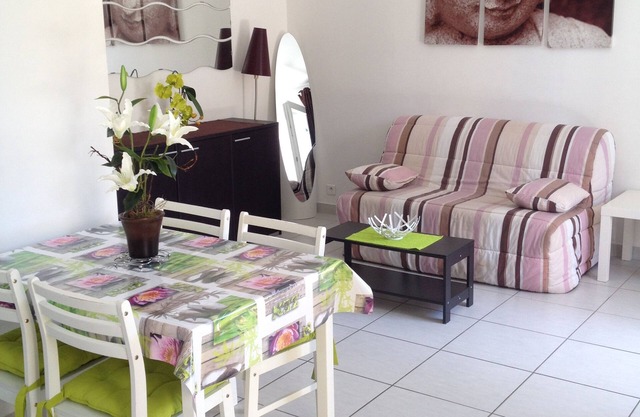 PROMO F2 GROUND FLOOR AIR-CONDITIONED HOUSE BY THE SEA For 4 People