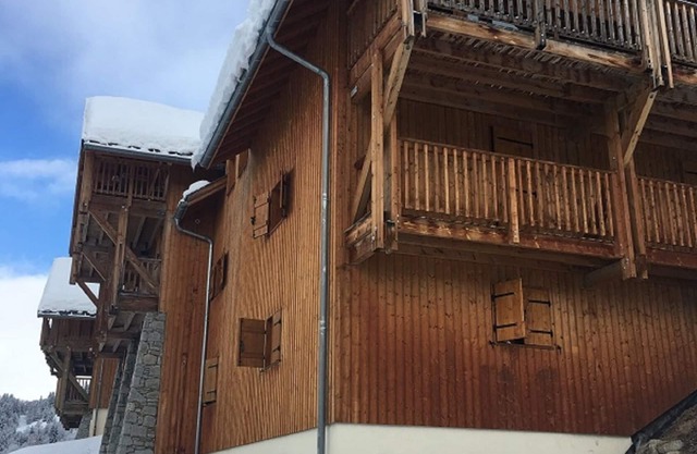Properties 3 bedrooms incl Bathrooms (3), 6 to 9 beds