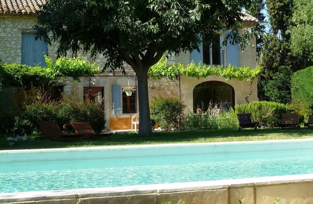 Provençal farmhouse on a 20.000 sqm land, Mollégès, Provence. 5x10 m pool.